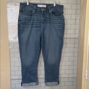 Levi's Signature Women's Blue Denim Mid-Rise Cuffed Crop Jeans size 16